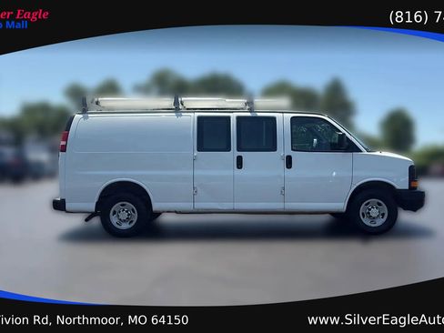 Used 2014 Chevrolet Express 2500 Extended RWD image 6