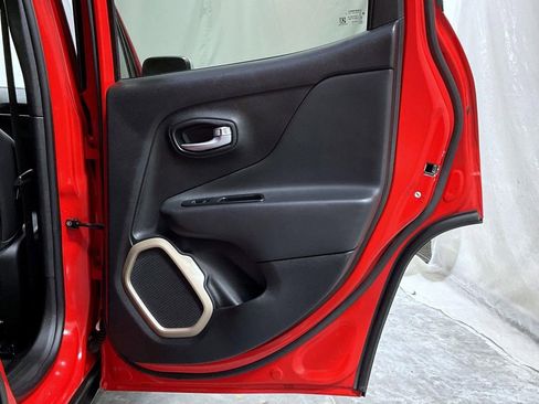 Used 2016 Jeep Renegade Limited image 18