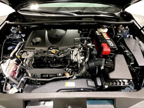 Used 2019 Toyota Camry XLE image 10