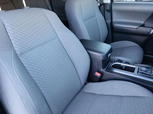 Used 2022 Toyota Tacoma SR AWD/4WD image 19