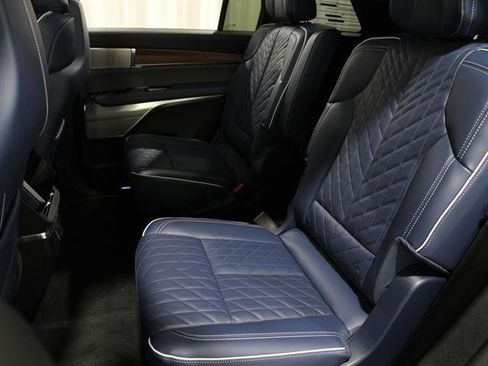 New 2026 Cadillac Vistiq Premium Luxury image 18