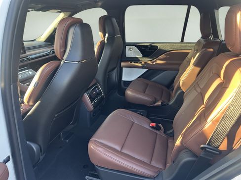 New 2026 Lincoln Aviator Reserve image 11