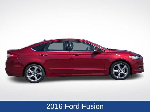 Used 2016 Ford Fusion SE w/ Equipment Group 201A FWD image 2
