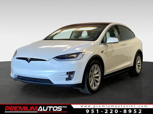 Used 2018 Tesla Model X 75D image 1