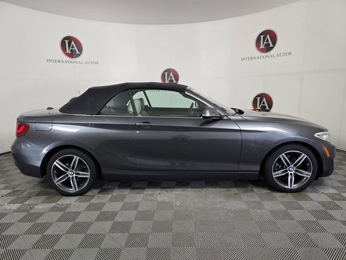 Used 2017 BMW 230i xDrive Convertible image 4