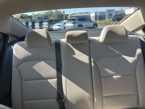 Used 2018 Hyundai Elantra Value Edition FWD image 13