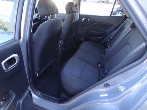 Used 2023 Hyundai Venue SE FWD image 11