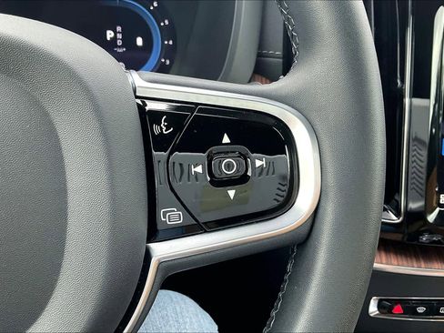 Used 2023 Volvo XC60 B5 Ultimate w/ Protection Package Premier image 23