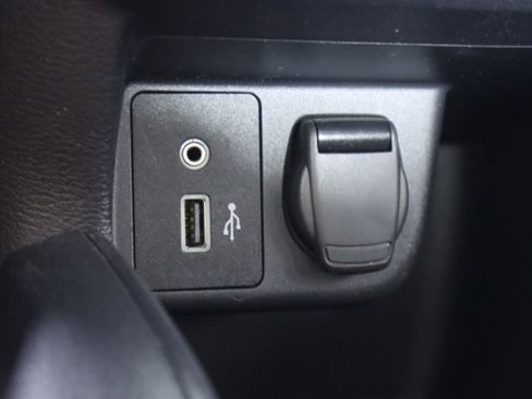 Used 2021 Nissan Versa SV FWD image 24