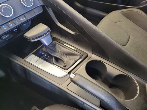 Used 2024 Hyundai Elantra SE FWD image 26