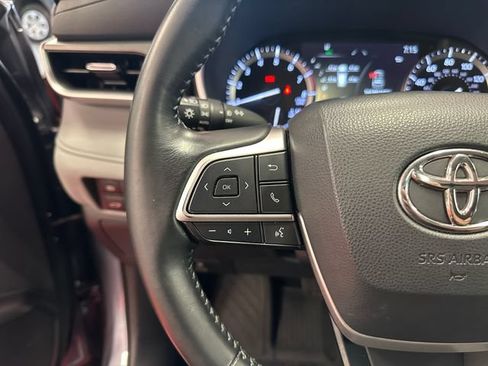 Used 2022 Toyota Highlander XLE AWD/4WD image 21