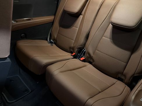 New 2026 Mercedes-Benz GLS 450 4MATIC image 14