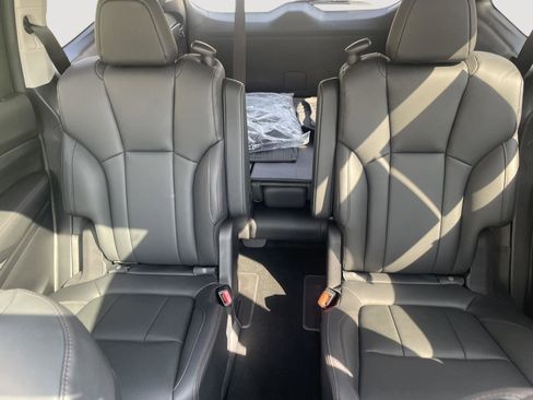 Used 2025 Subaru Ascent Bronze Edition image 23