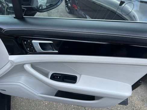 Used 2019 Porsche Panamera 4S image 36