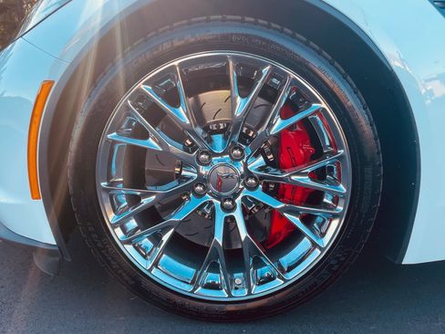 Used 2015 Chevrolet Corvette Z06 w/ 3LZ Preferred Equipment Group image 23