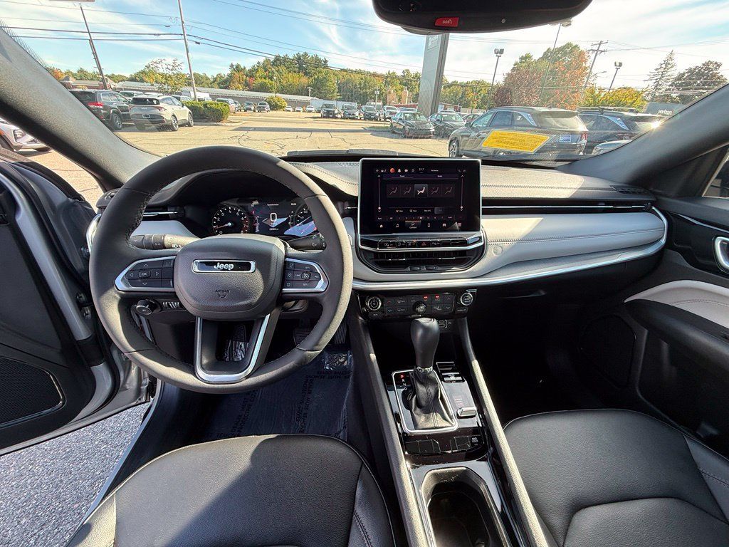 Used 2024 Jeep Compass Limited AWD/4WD image 12