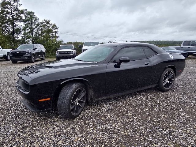 Used 2022 Dodge Challenger SXT RWD image 3
