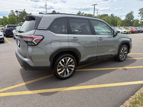 Used 2025 Subaru Forester Touring AWD/4WD image 5