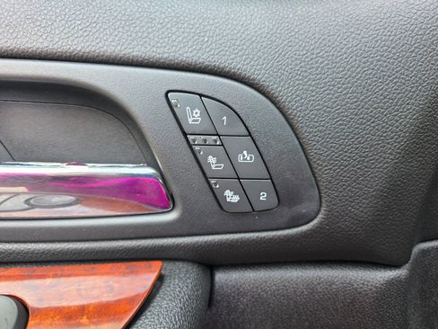 Used 2009 Chevrolet Avalanche LTZ image 11