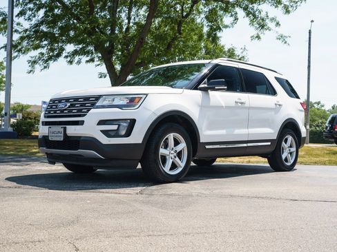 Used 2016 Ford Explorer XLT w/ Equipment Group 202A AWD/4WD image 5