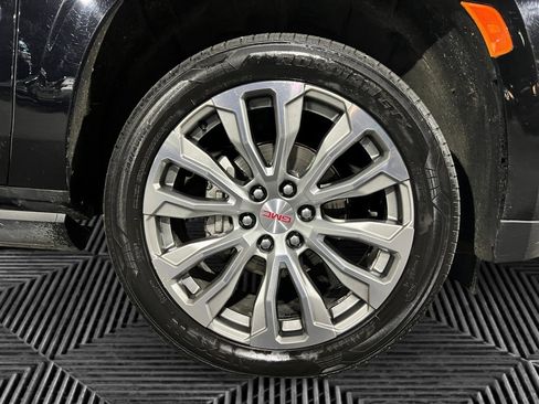 Used 2023 GMC Yukon XL Denali image 12