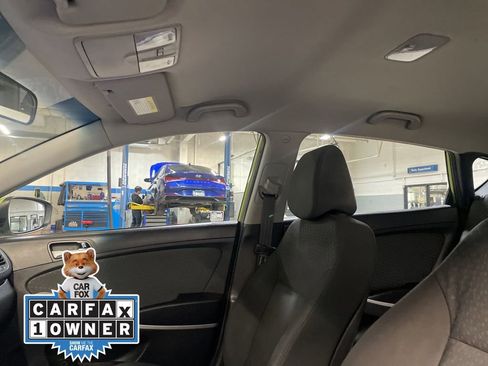 Used 2012 Hyundai Accent SE image 32