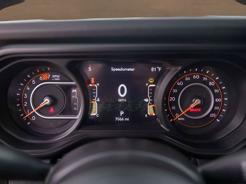 Used 2024 Jeep Wrangler Unlimited Sport AWD/4WD image 11