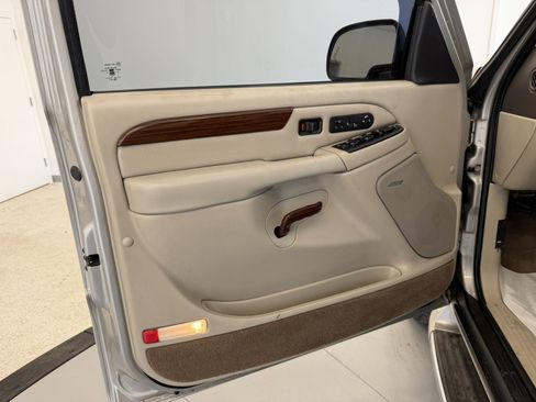Used 2004 Cadillac Escalade ESV AWD image 17