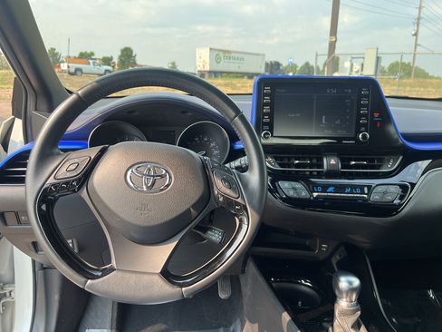 Used 2021 Toyota C-HR XLE FWD image 11
