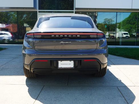 New 2026 Porsche Macan 4 Electric AWD/4WD image 6