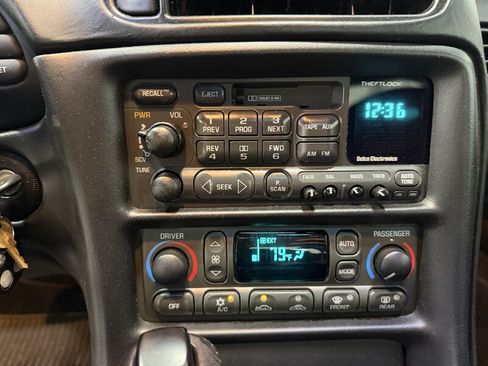 Used 1999 Chevrolet Corvette Coupe w/ Performance Handling Pkg RWD image 9