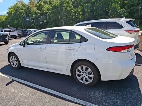 Used 2025 Toyota Corolla LE FWD image 3