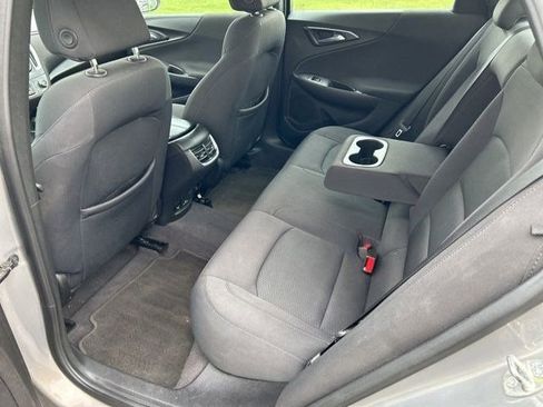 Used 2017 Chevrolet Malibu LT image 30