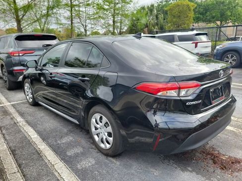 Used 2023 Toyota Corolla LE image 2
