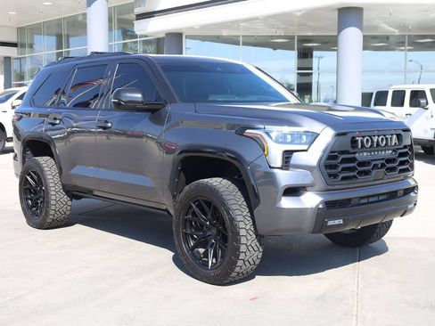 Used 2024 Toyota Sequoia Platinum AWD/4WD image 8