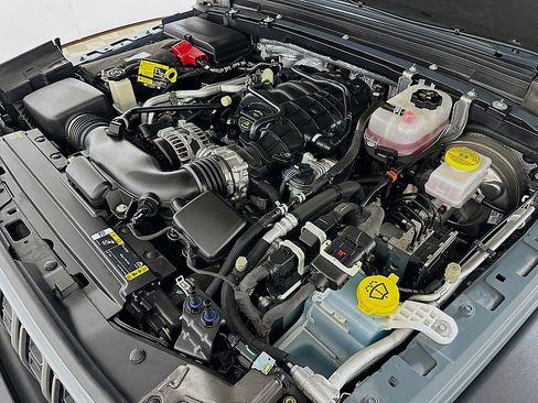 Used 2025 Jeep Wrangler Unlimited Sport AWD/4WD image 30