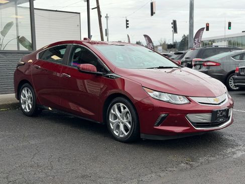Used 2017 Chevrolet Volt Premier w/ Driver Confidence II Package image 3