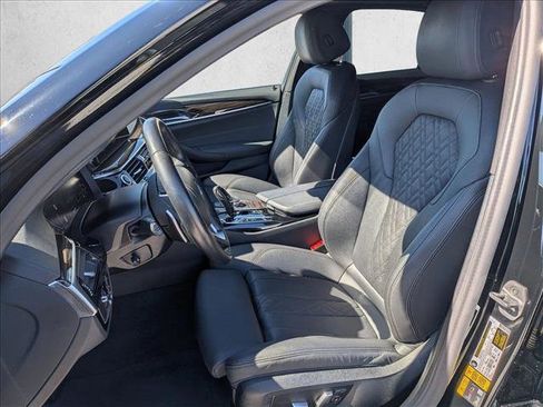 Used 2021 BMW 530e xDrive w/ Convenience Package image 16