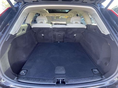 Used 2025 Volvo XC60 B5 Core AWD/4WD image 10