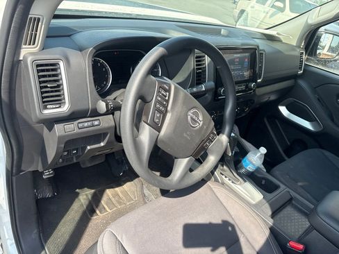 Used 2023 Nissan Frontier SV w/ Graphics Package AWD/4WD image 4