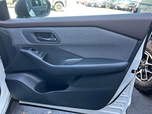 Used 2023 Nissan Rogue S AWD/4WD image 33