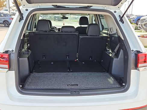 New 2026 Volkswagen Atlas SE image 6