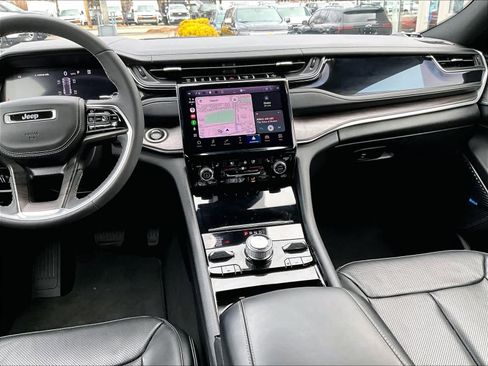 Used 2023 Jeep Grand Cherokee Overland image 18