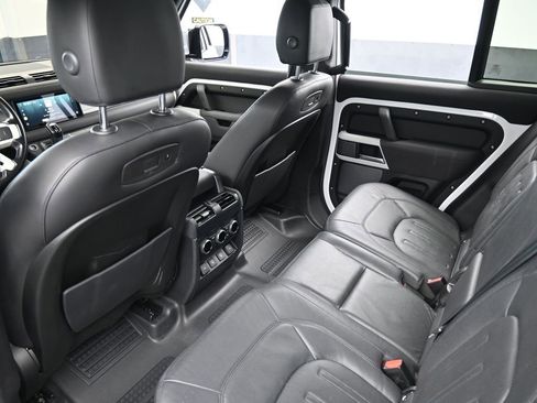 Used 2022 Land Rover Defender 110 S image 34