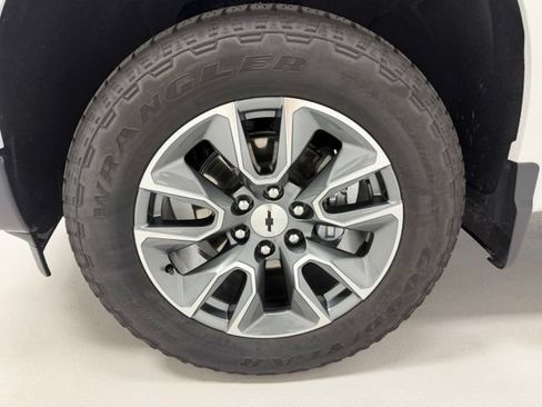 Certified 2025 Chevrolet Silverado 1500 W/T w/ WT Value Package AWD/4WD image 17