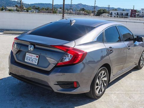 Used 2018 Honda Civic EX image 6