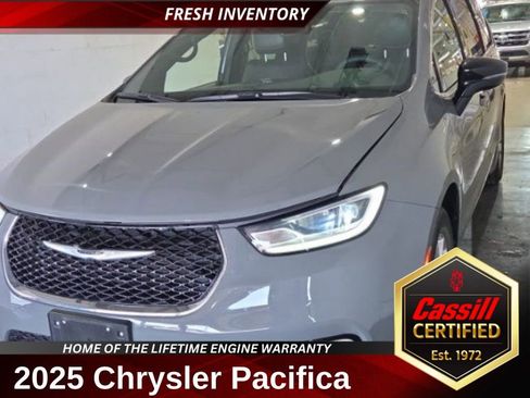 Used 2025 Chrysler Pacifica Select FWD image 1