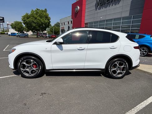 Used 2022 Alfa Romeo Stelvio Ti w/ Active Assist Plus Package AWD/4WD image 8