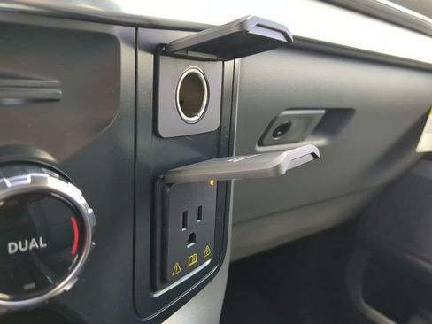 Used 2025 Ford F150 Lariat w/ Equipment Group 501A Mid image 23