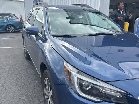 Used 2019 Subaru Outback 2.5i Limited w/ Popular Package #2 image 3